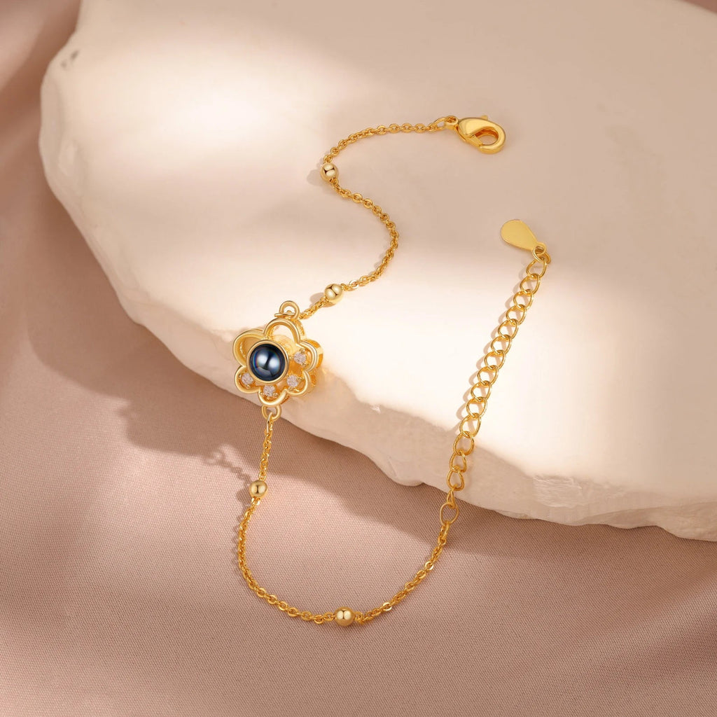 Bracelet fin en argent 925 plaqué or avec pendentif patte d’animal en forme de fleur et photo personnalisée au centre,.