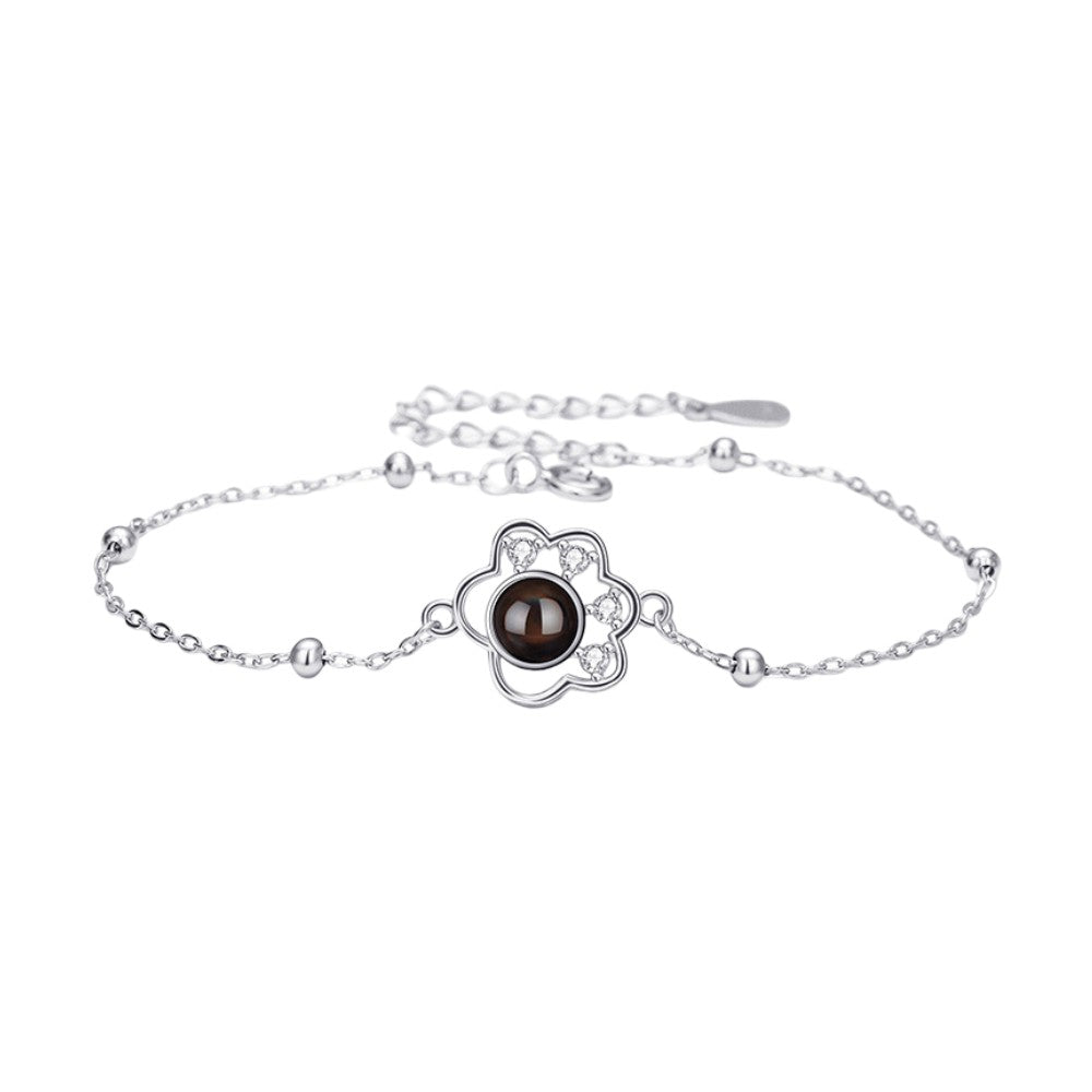 Bracelet fin en argent 925 plaqué or avec pendentif patte d’animal et photo projetée au centre, chaîne maille forçat.