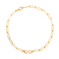 Bracelet fin en titane doré avec maillons rectangulaires et pierre de naissance rose pâle.