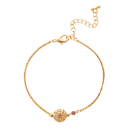 Bracelet fin en titane doré avec pendentif fleur texturée et petite pierre rose vermeille.