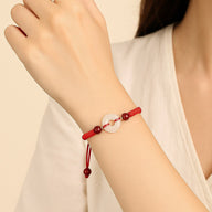 Bracelet femme en fil ciré rouge avec perles de cinabre et jade, modèle Lima.