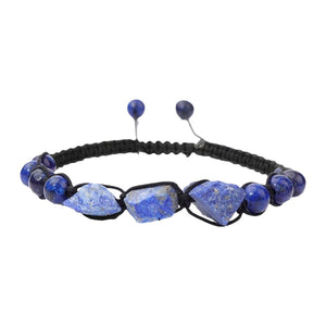 Bracelet porte-bonheur avec pierres naturelles polies et éclats bruts bleu profond, cordon noir tressé réglable.