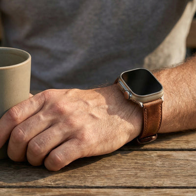 Armband für Apple Watch aus braunem Vollleder, robuster Verschluss aus Stahl, täglicher Tragekomfort am Handgelenk, Modell Eugène