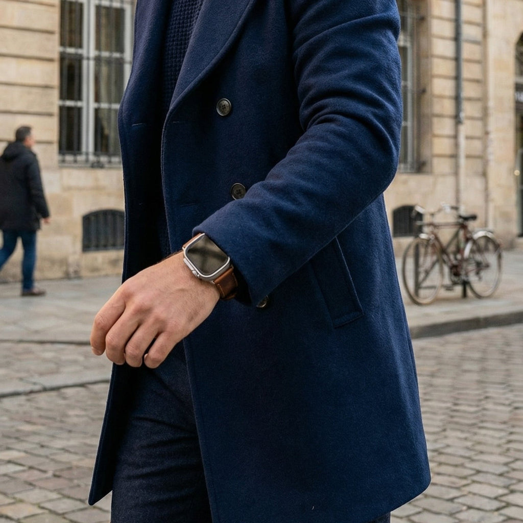 Armbånd til Apple Watch i fuldnarvet brunt læder, robust stållås, daglig komfort om håndleddet, model Eugène