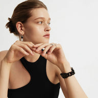 Bracelet Apple Watch en mailles cubaines acier inoxydable noir, style chic minimaliste, ajustable.