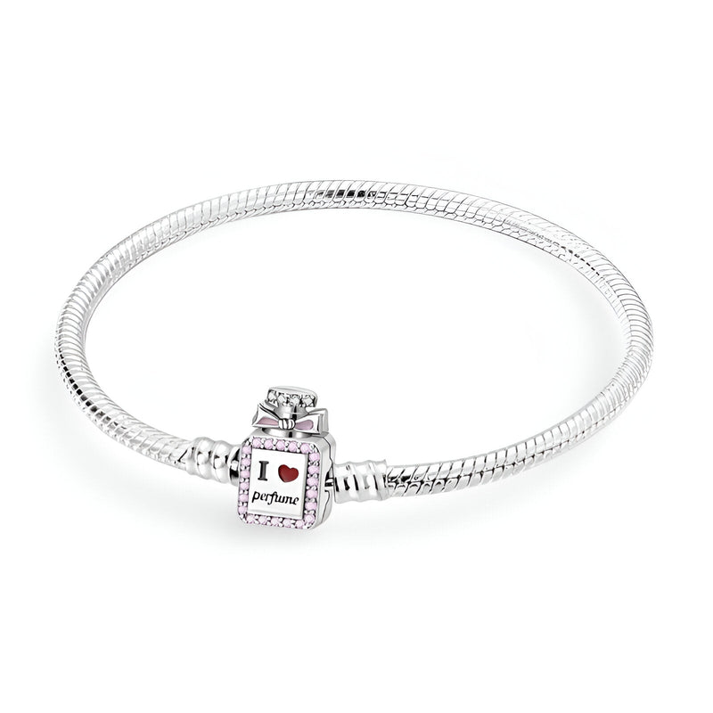 Bracelet argenté fin avec pendentif parfumé personnalisable "I love fashion" en forme de bouteille.