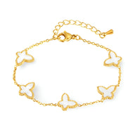 Bracelet chaîne or avec cinq charms papillons blancs en acier inoxydable modèle Aline.