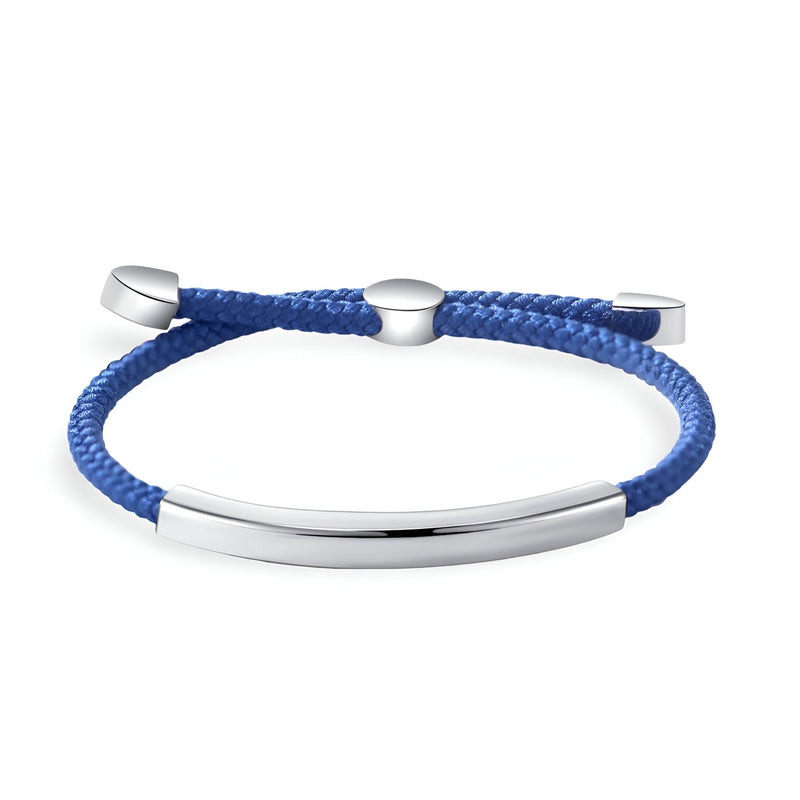 Bracelet femme cordon bleu tressé avec barre métallique argentée lisse et fermoir ajustable.