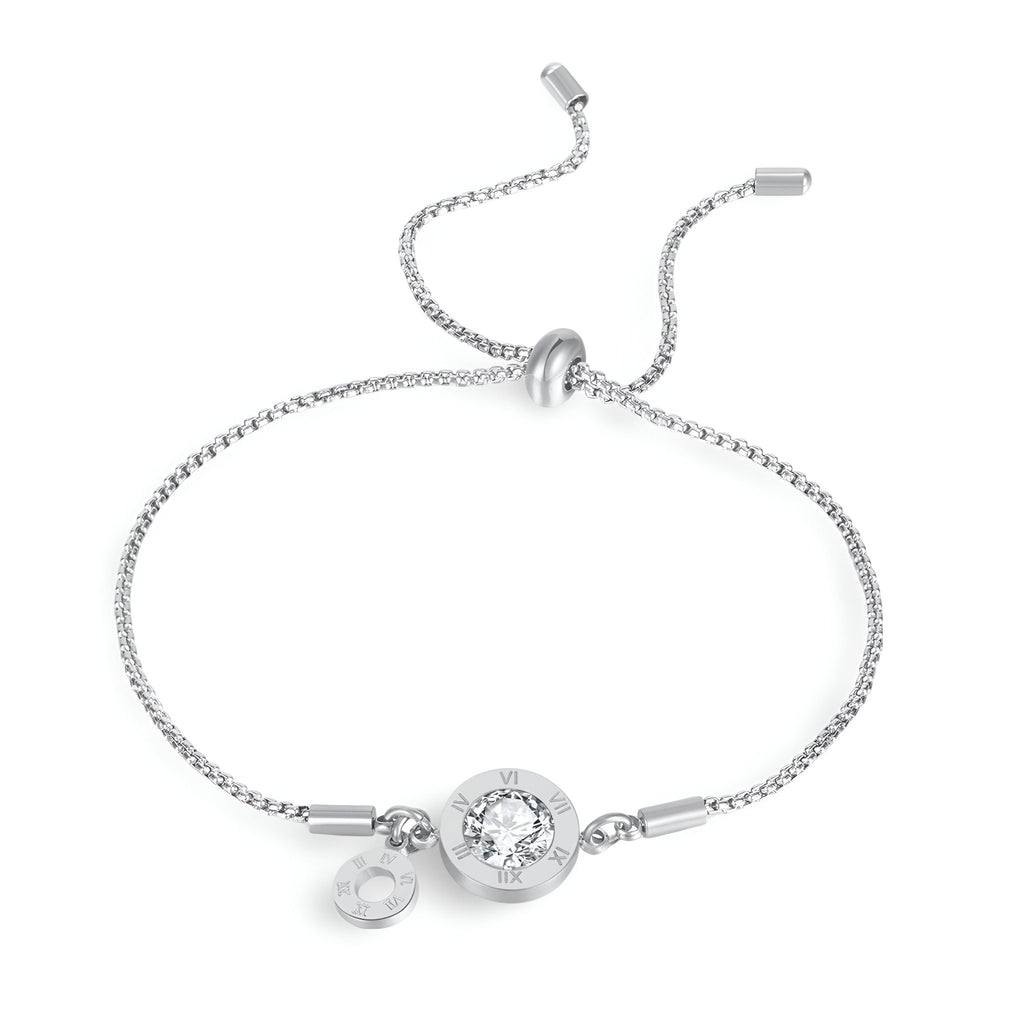 Bracelet ajustable en acier inoxydable argenté avec charm chiffres romains en verre central.