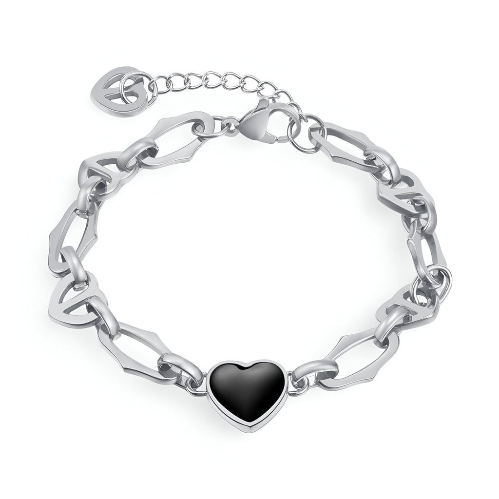 Bracelet en acier inoxydable argenté avec chaîne à maillons larges et cœur noir brillant au centre.