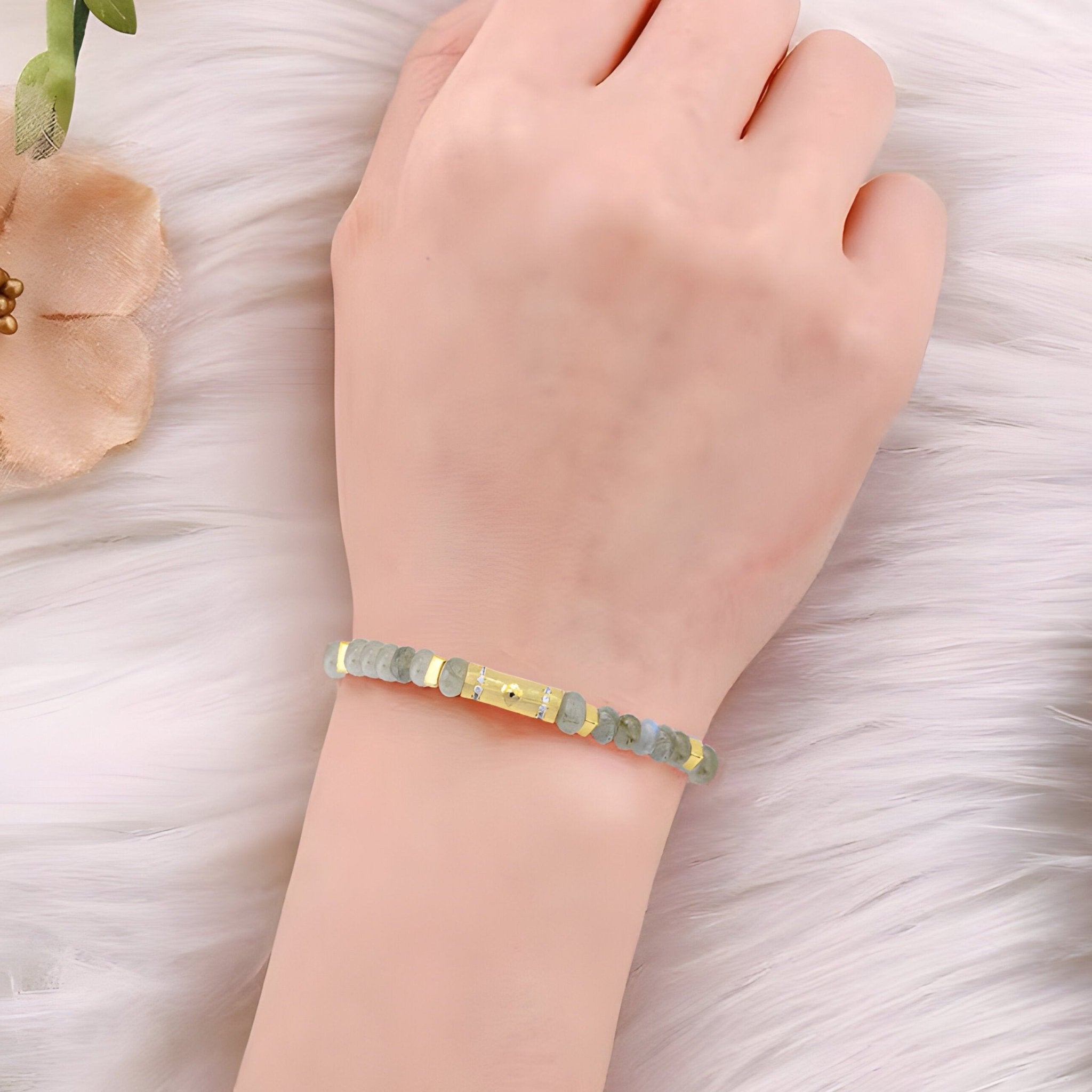 Bracelet pour femme, en pierre de lune, oeil central, modèle Celestia - La Boutique du Bracelet