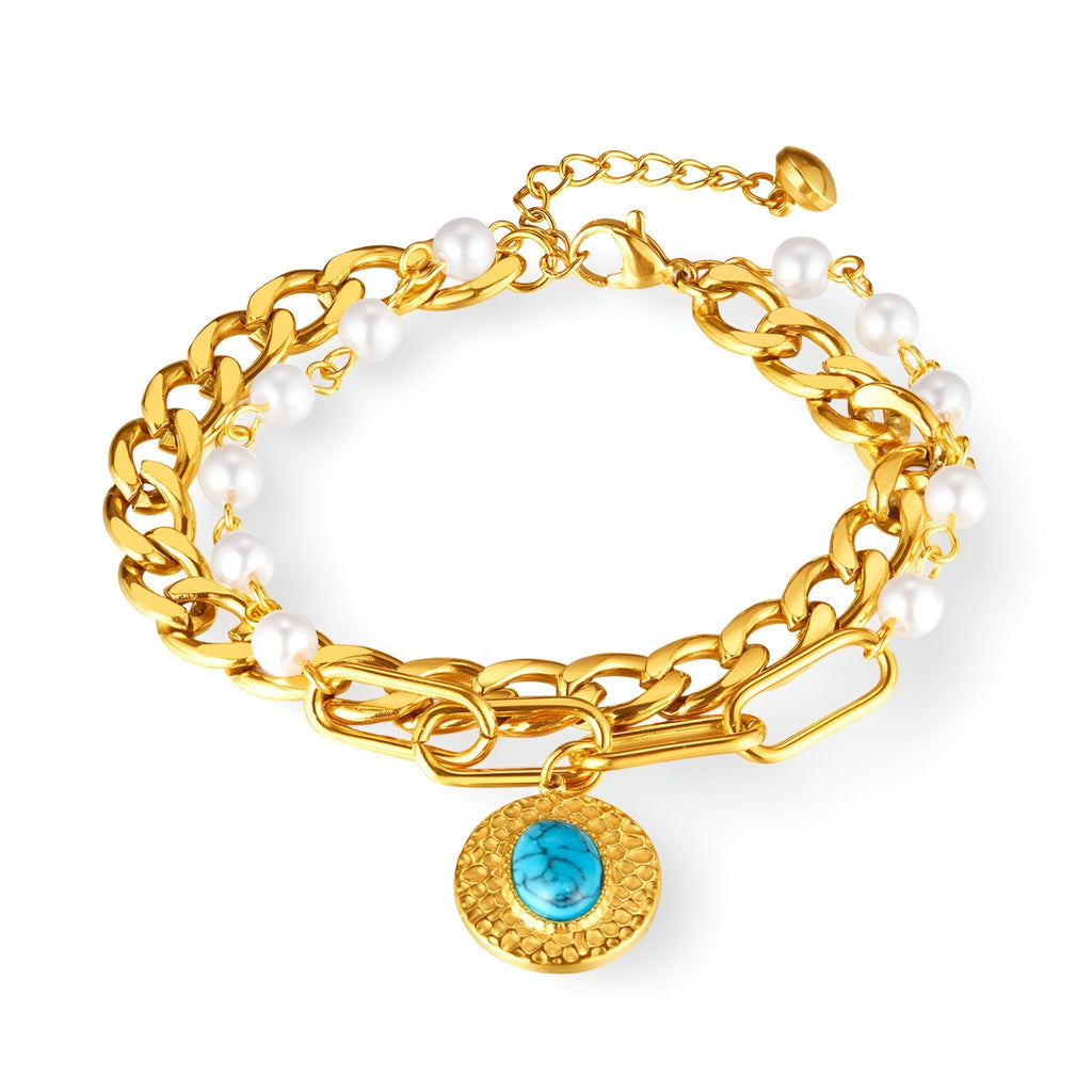 Bracelet femme or multi-chaînes en acier avec perles blanches et pierre turquoise centrale.