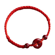 Bracelet pour l'esprit, porte - bonheur, en coton fil rouge, orné de cinabres, modèle Terya - La Boutique du Bracelet