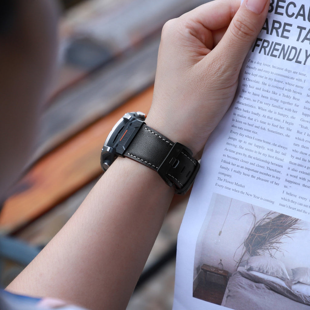 Bracelet en cuir noir pleine fleur pour montre connectée Garmin, style moderne et épuré, avec boucle classique.