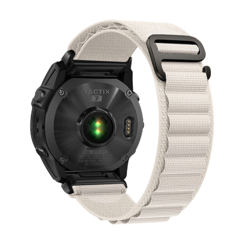Bracelet nylon beige compatible montres Garmin avec attache rapide et boucle métallique noire.