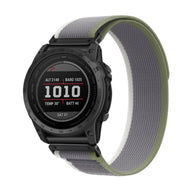 Bracelet en nylon gris et vert pour montre connectée Garmin avec attache velcro résistante.