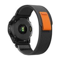 Bracelet montre connecté en nylon noir avec attache velcro orange, compatible Garmin Artéos, 22 mm.