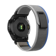 Bracelet nylon gris résistant avec attache velcro noire, compatible montres Garmin, modèle Artéos.