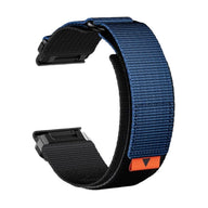 Bracelet nylon bleu résistant avec attache velcro noire et détail orange pour montre Garmin.