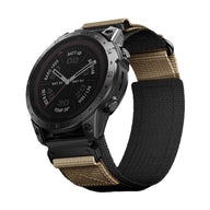 Bracelet de montre connecté en nylon kaki et noir avec attache velcro tactique, compatible Garmin Léno.