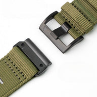 Bracelet pour montre Garmin en nylon kaki résistant avec boucle métallique noire mate.