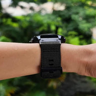 Bracelet en nylon noir résistant pour montre connectée Garmin, 26 mm, boucle noire robuste.