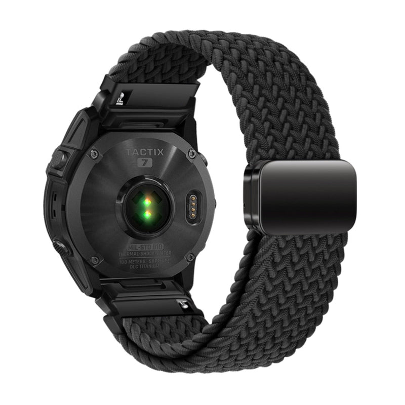 Bracelet pour montre connectée Garmin en nylon noir tressé épais avec fermoir magnétique noir.