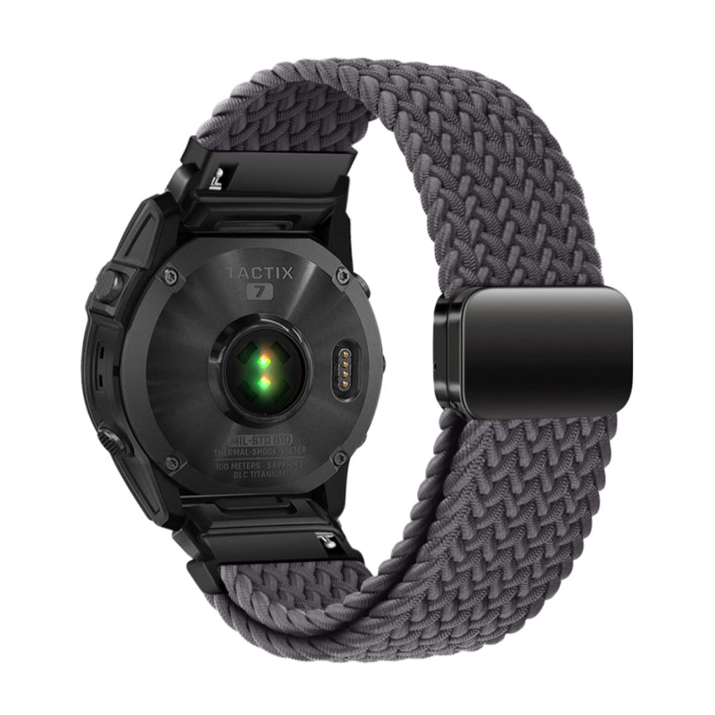 Bracelet montre Garmin en nylon tressé gris foncé épais avec fermoir magnétique noir.