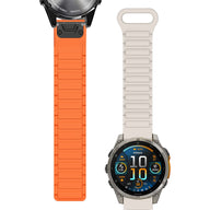 Bracelet silicone orange avec attache aimantée pour montre connectée Garmin, style moderne.