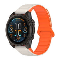 Bracelet silicone bicolore blanc et orange avec attache aimantée compatible montre Garmin Sinale.