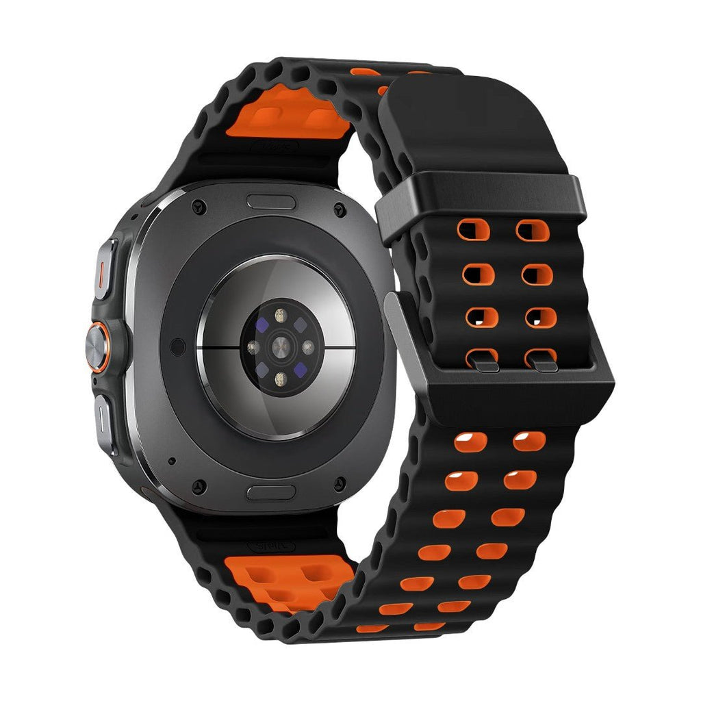 Bracelet en silicone noir et orange perforé, pour Samsung Watch Ultra 47mm, design bicolore et résistant à l'eau.