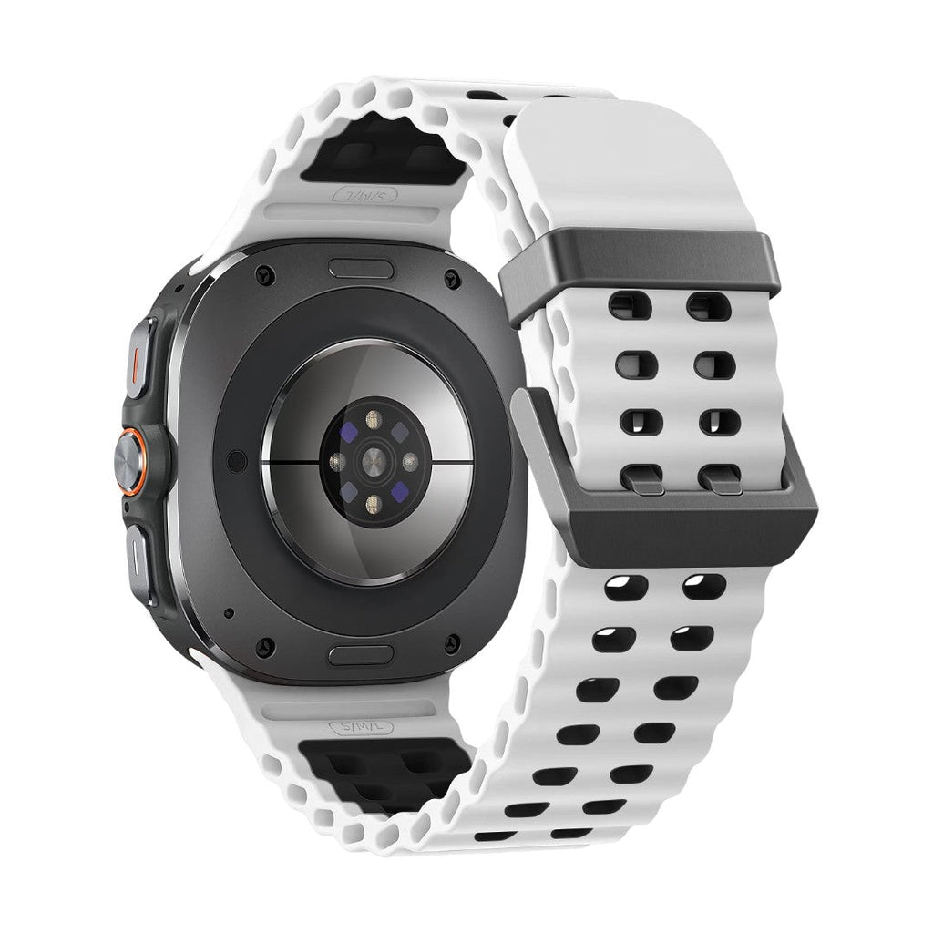 Bracelet bicolore en silicone blanc et noir, perforé, adapté pour Samsung Watch Ultra 47mm, design sportif et étanche.