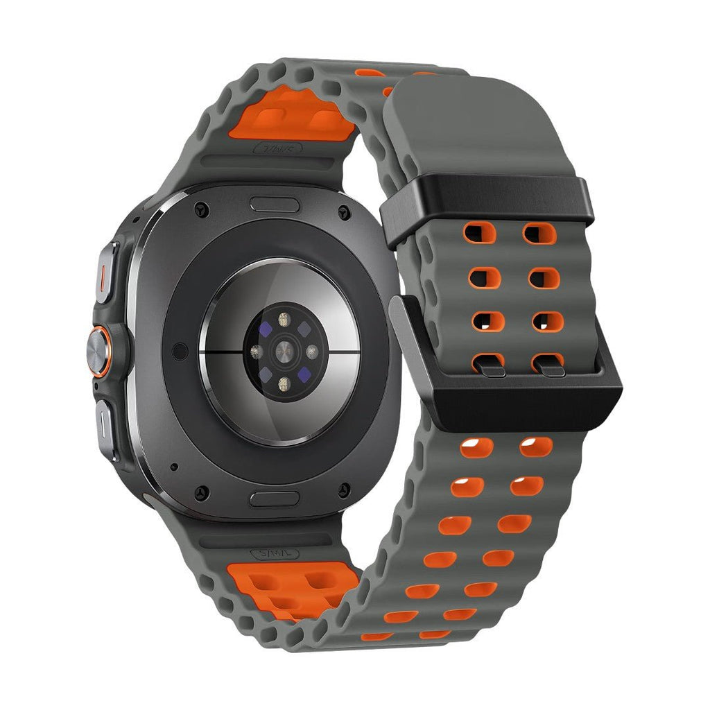 Bracelet bicolore silicone gris et orange perforé pour Samsung Watch Ultra 47mm, étanche et robuste.