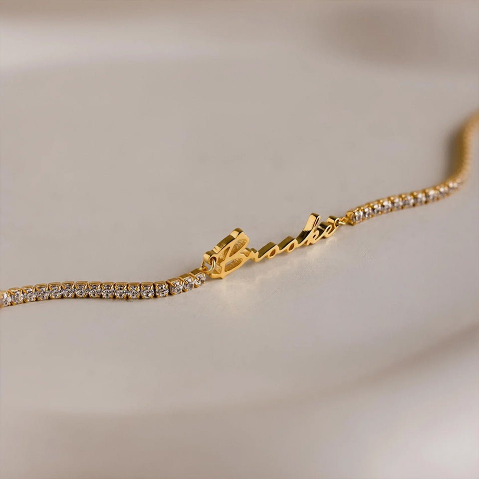 Bracelet prénom personnalisé en acier inoxydable plaqué or 14 carats, maille tennis sertie de zircons scintillants, fermoir mousqueton ajustable, modèle Brooke