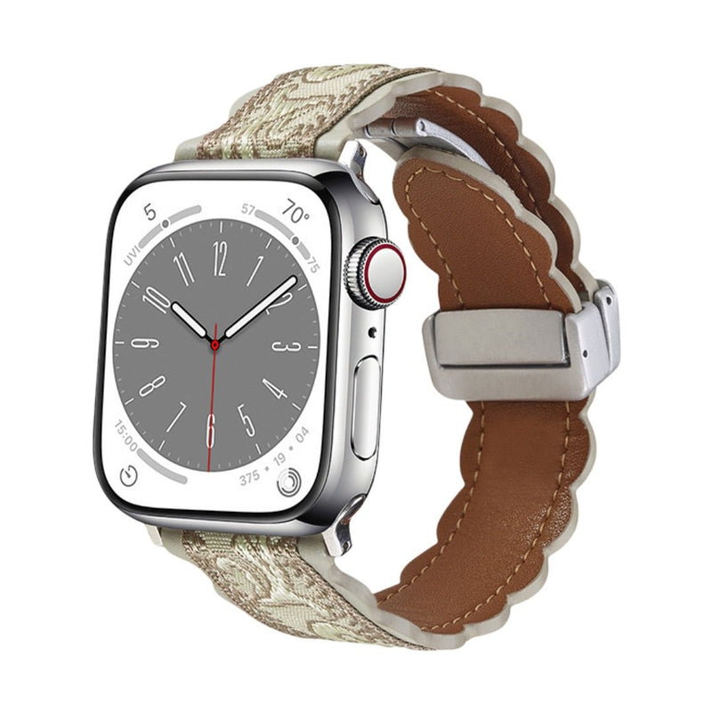 Bracelet Apple Watch en cuir beige brodé avec doublure marron et surpiqûres, boucle argentée.