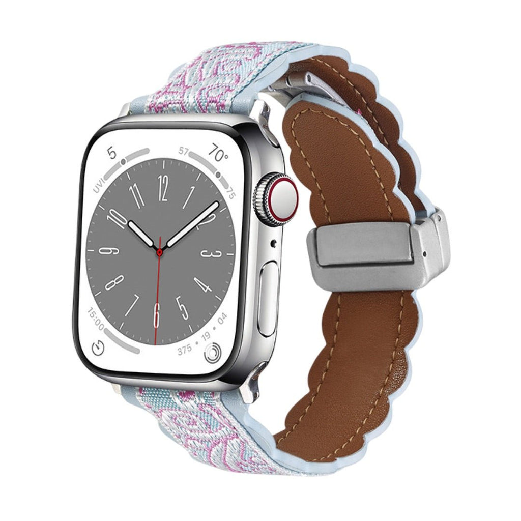 Bracelet Apple Watch cuir brodé bleu clair et rose, intérieur marron, boucle acier inoxydable.