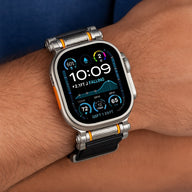 Bracelet noir et argent en acier et nylon robuste pour Apple Watch Ultra, ajustable, style sportif robuste.