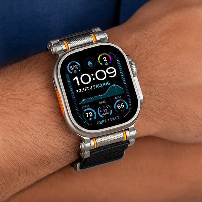 Bracelet noir et argent en acier et nylon robuste pour Apple Watch Ultra, ajustable, style sportif robuste.