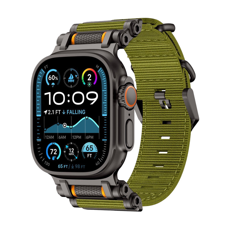 Bracelet Apple Watch Ultra robuste en nylon vert avec attaches en acier gris et boucle noire.