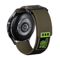 Bracelet nylon kaki à fermoir velcro pour montre connectée Huawei Watch, modèle Omar, détail RUN vert fluo.