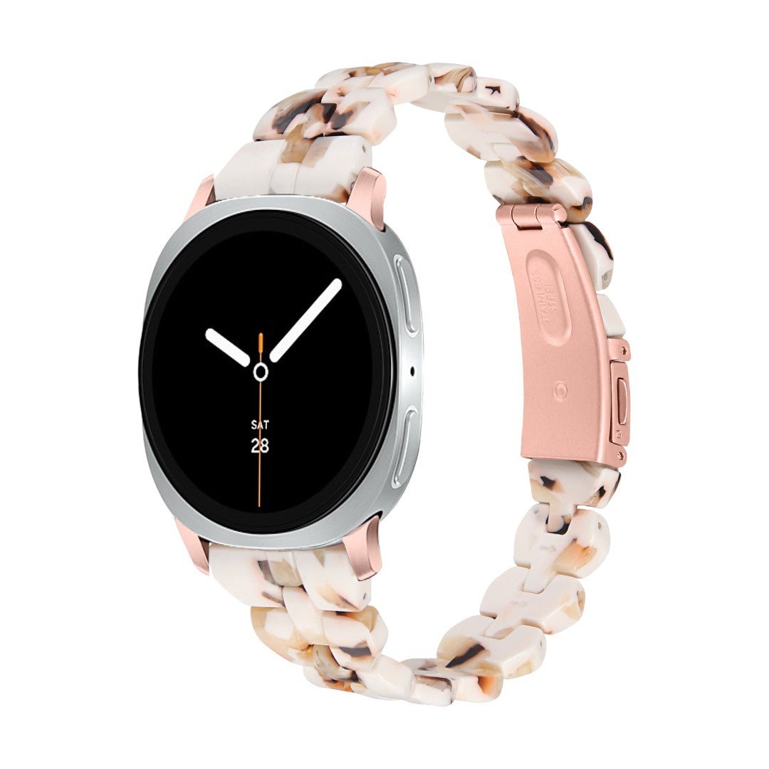 Bracelet montre Samsung en résine marbrée beige rose avec maille épaisse et boucle déployante acier rose pâle.