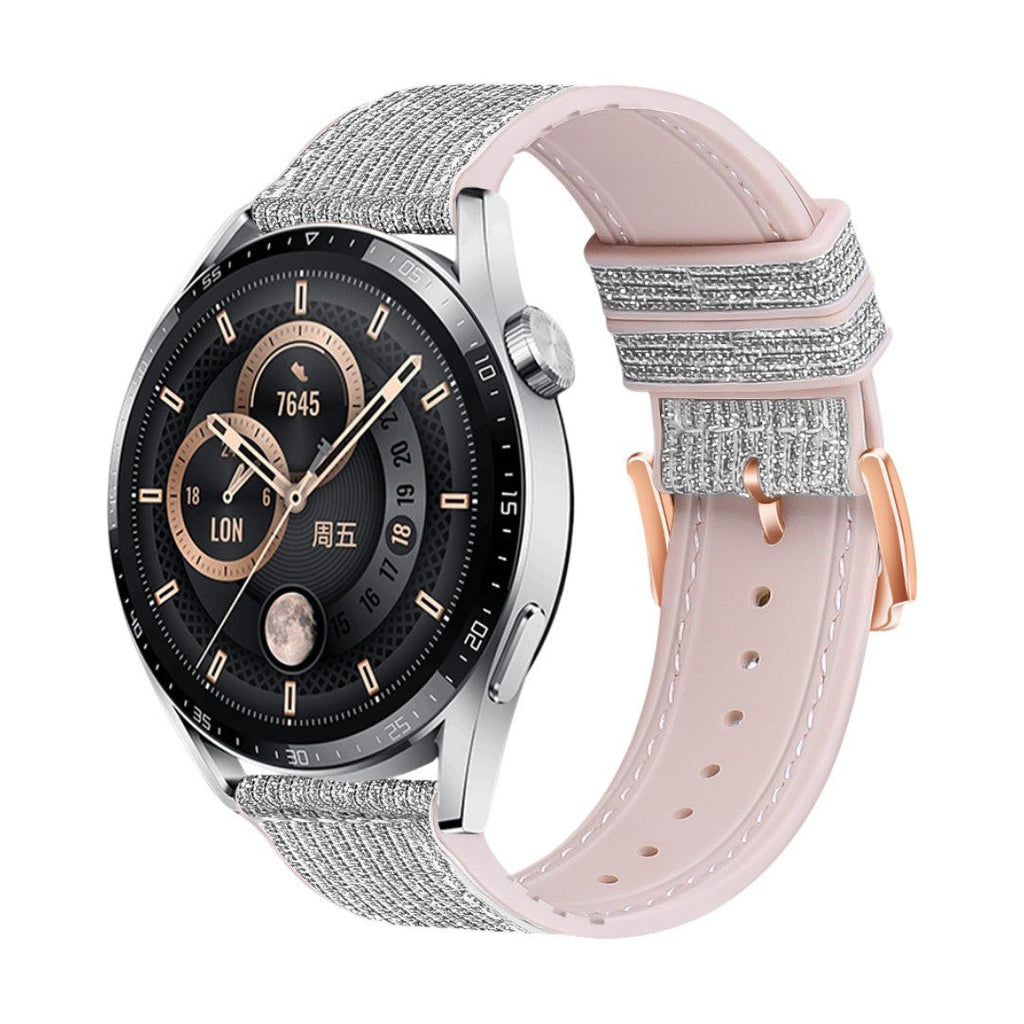 Bracelet montre connectée scintillant en silicone rose pâle avec boucle ardillon rose doré, texture douce et brillante.