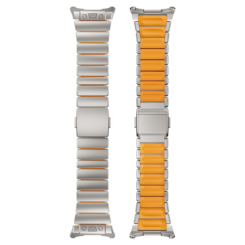 Bracelet pour Samsung Watch Ultra en titane gris avec intérieur orange en silicone FKM et maillons robustes, fixation.