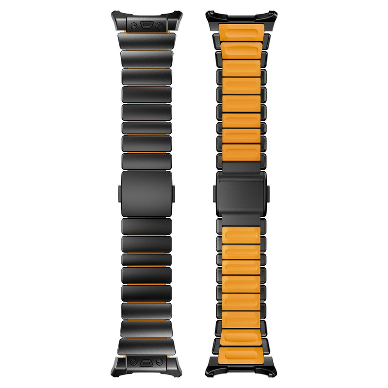 Bracelet Samsung Watch Ultra en titane noir avec maillons robustes et intérieur silicone orange, fermeture magnétique noire.