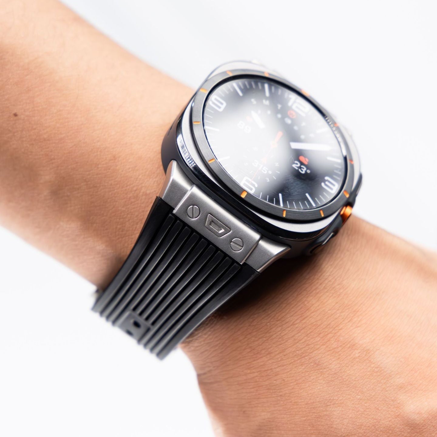 Bracelet silicone noir avec rainures fines, boucle déployante métal argenté, compatible Samsung Watch Ultra Sport 47mm,.