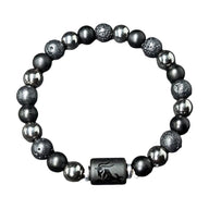 Bracelet élastique avec perles rondes noires en lave, hématite brillante, et pendentif cylindrique noir gravé signe du.