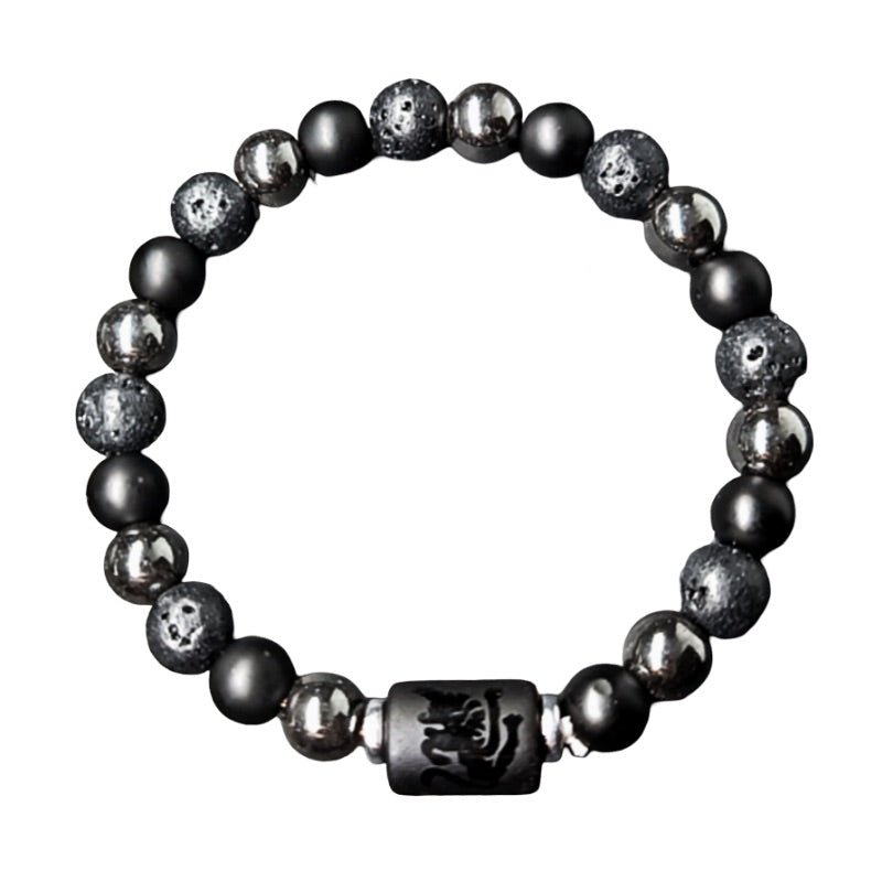 Bracelet élastique en perles noires mates, pierres de lave gris tacheté et hématite métallisée, pendentif cylindre noir.
