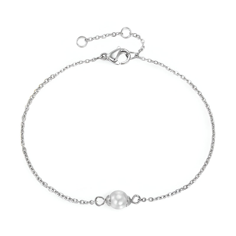 Bracelet fin en acier inoxydable argenté avec perle centrale blanche lisse.