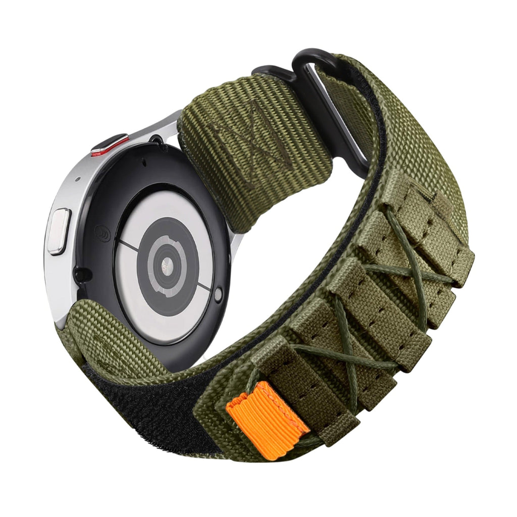 Bracelet sport en nylon vert militaire avec fermoir velcro noir et détail orange pour montre connectée Samsung Galaxy Watch.