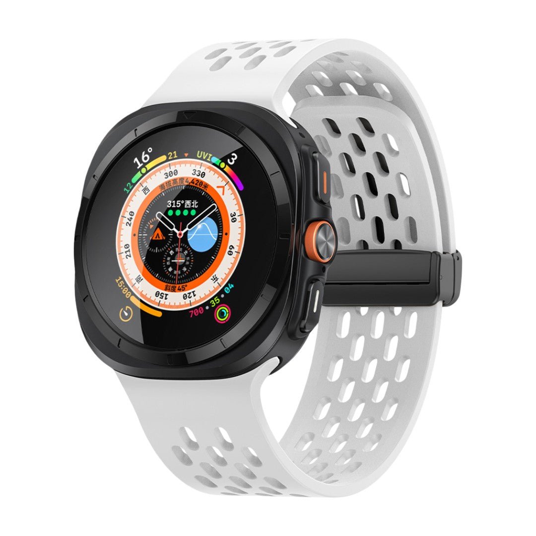 Bracelet sport en silicone blanc avec perforations ovales, boucle magnétique noire, pour Galaxy Watch Ultra.